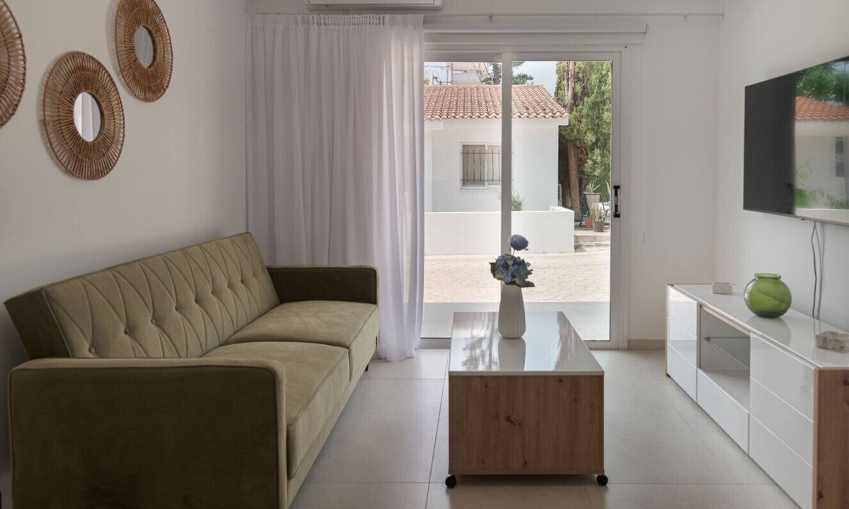 Universal Apartment | Phaedrus Living: Olga Residence