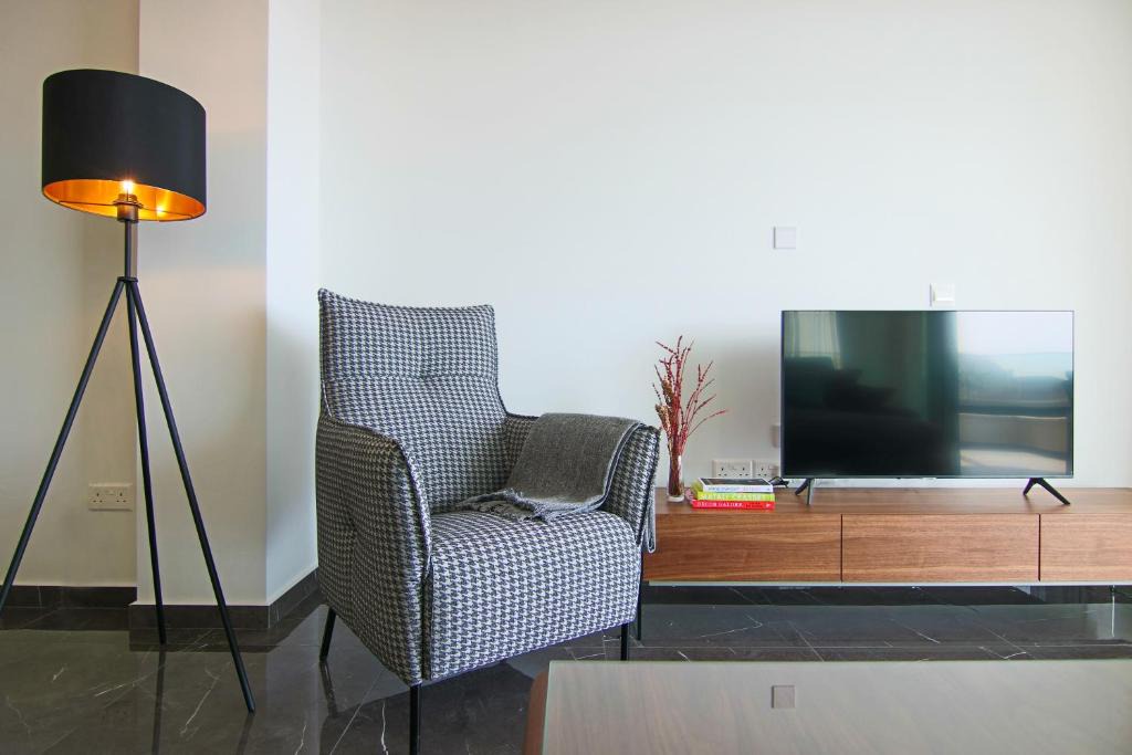 Agios Athanasios Apartment | Phaedrus Living: Sea View Anna Residence 202