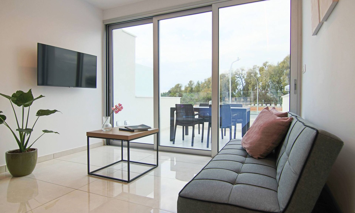Paphos Apartment | Phaedrus Living: Seaside Luxury Flat Harbour 110