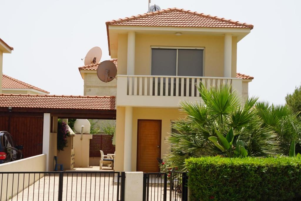 Pervolia Villa | Private Villa in Sunset Gardens