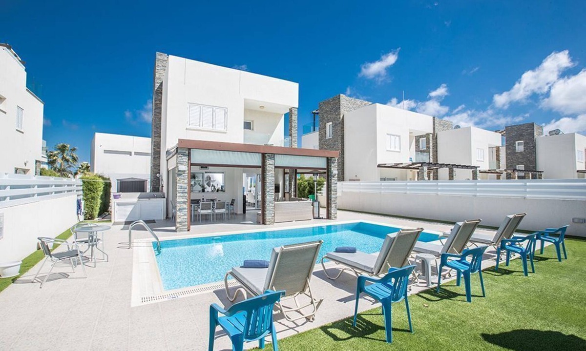 Protaras Villa | Protaras Holiday Villa AN8 - a villa that sleeps 8 guests in 4 bedrooms