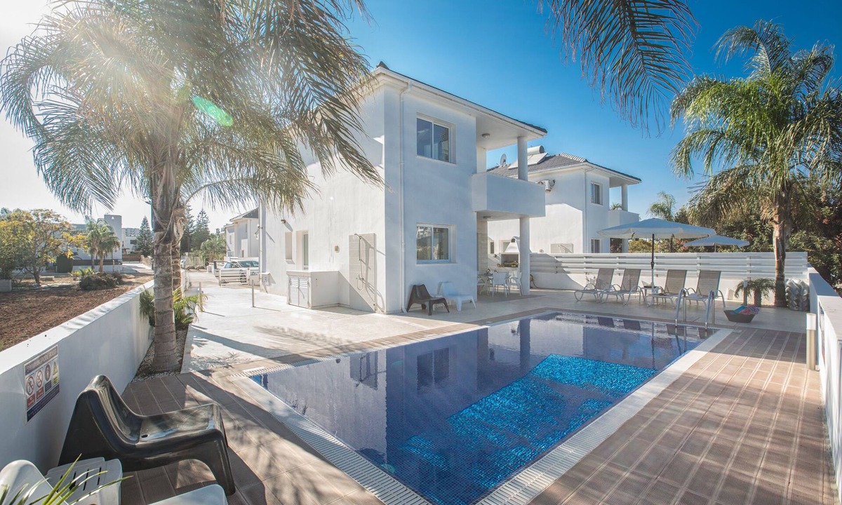 Pernera Villa | Protaras Holiday Villa FV04 - a villa that sleeps 6 guests in 3 bedrooms
