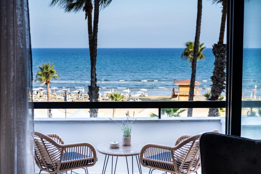 Larnaca City Centre Apartment | Quattro Beachfront Sea View Ap 206