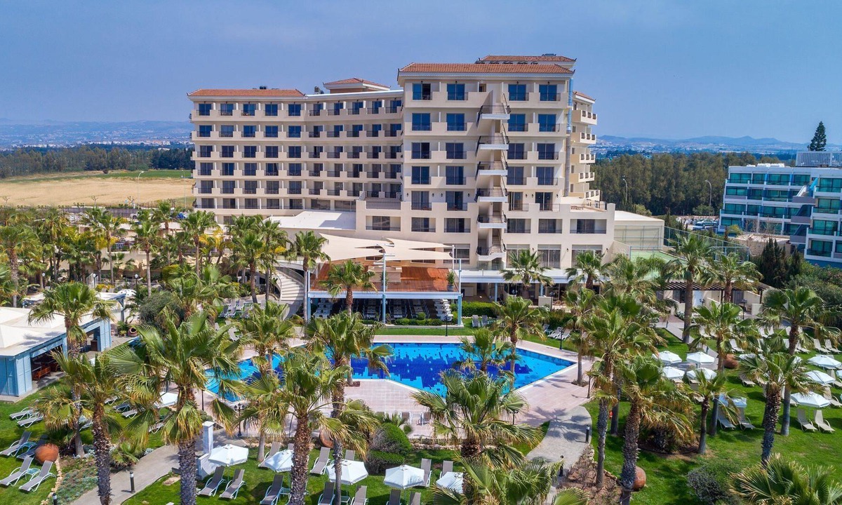 Geroskipou Apartment | R 1140 Theo’s Standard Sea View With full Board, Private Balcony & Safe Deposit Box