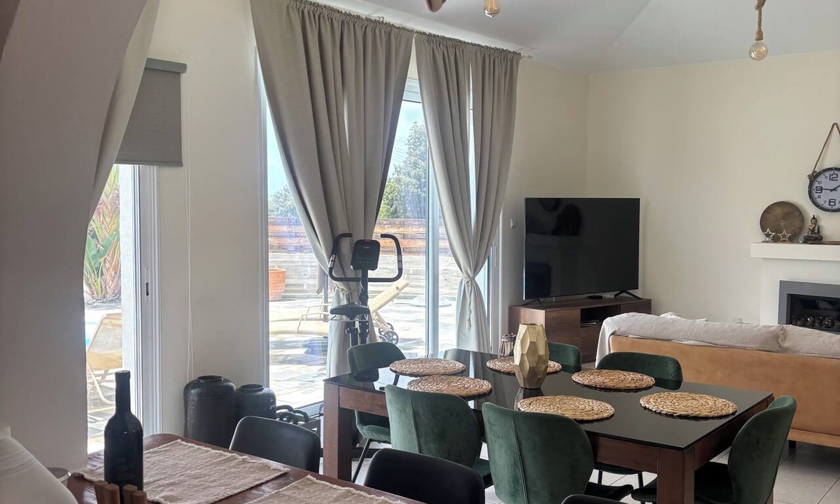 Emba House | RELAX IN A PRIVATE 3 BEDROOMS BUNGALOW WITH SWIMMING POOL.