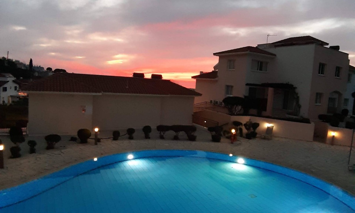 Chlorakas Apartment | Relaxing and calming apartment with beautiful surroundings and sea views