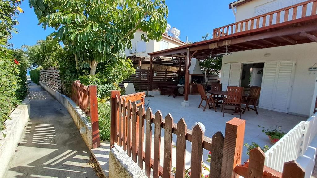 Pervolia Apartment | Relaxing Seaside Manors