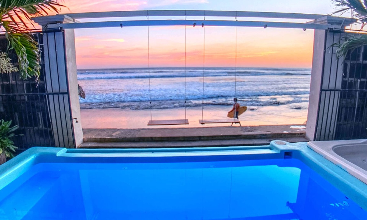 Pochomil House | Romantic Beachfront Casita w Pool - AC - Sleeps 4