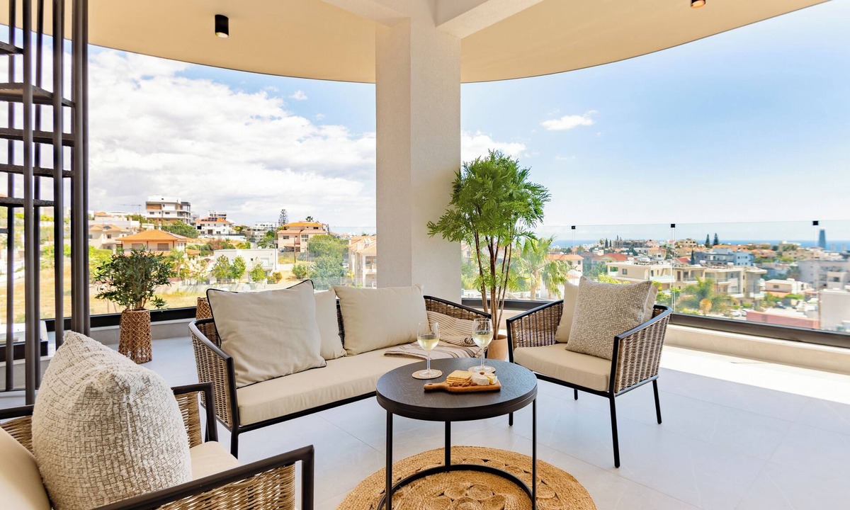 Agios Athanasios Apartment | Sanders Eduardovich - Prime 3-Bdr Penthouse