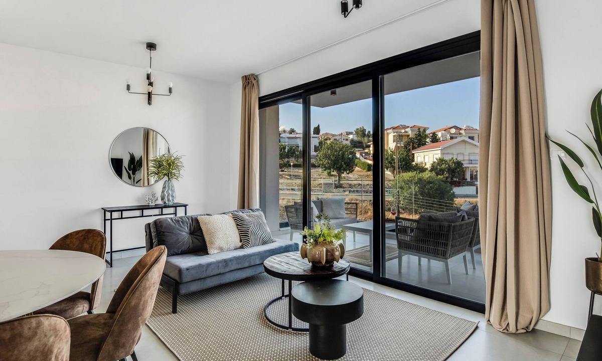 Agios Athanasios Apartment | Sanders Elgio - Precious 3-Bdr Apt with Balcony
