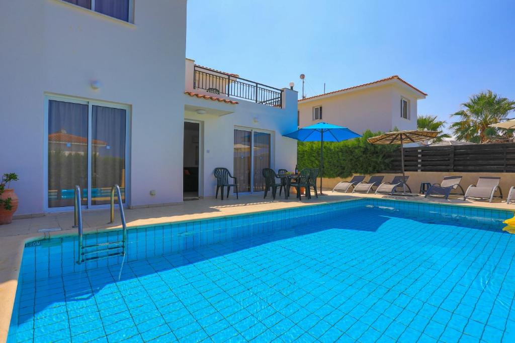 Argaka Villa | Sandy Coast Villa Petunia