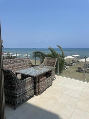 Larnaca Apartment | Sandy Kisses