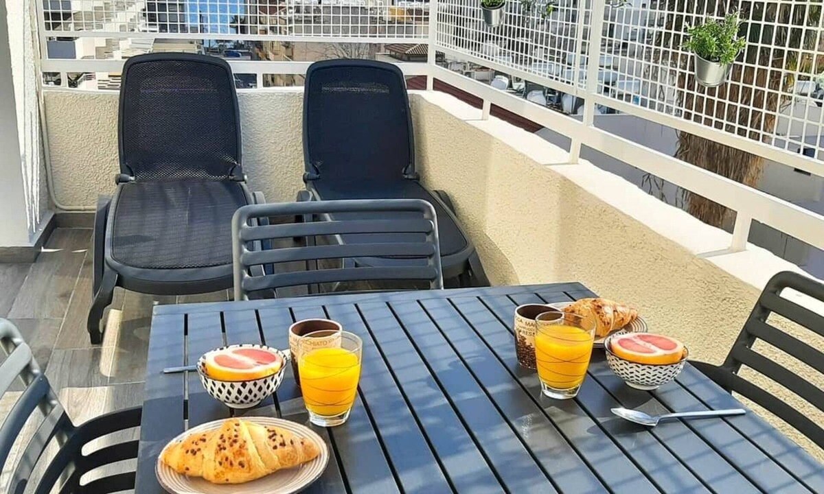 Historical Center Apartment | Sea Breeze Central, 2bed, sleeps 4, Wi-Fi, Sat TV