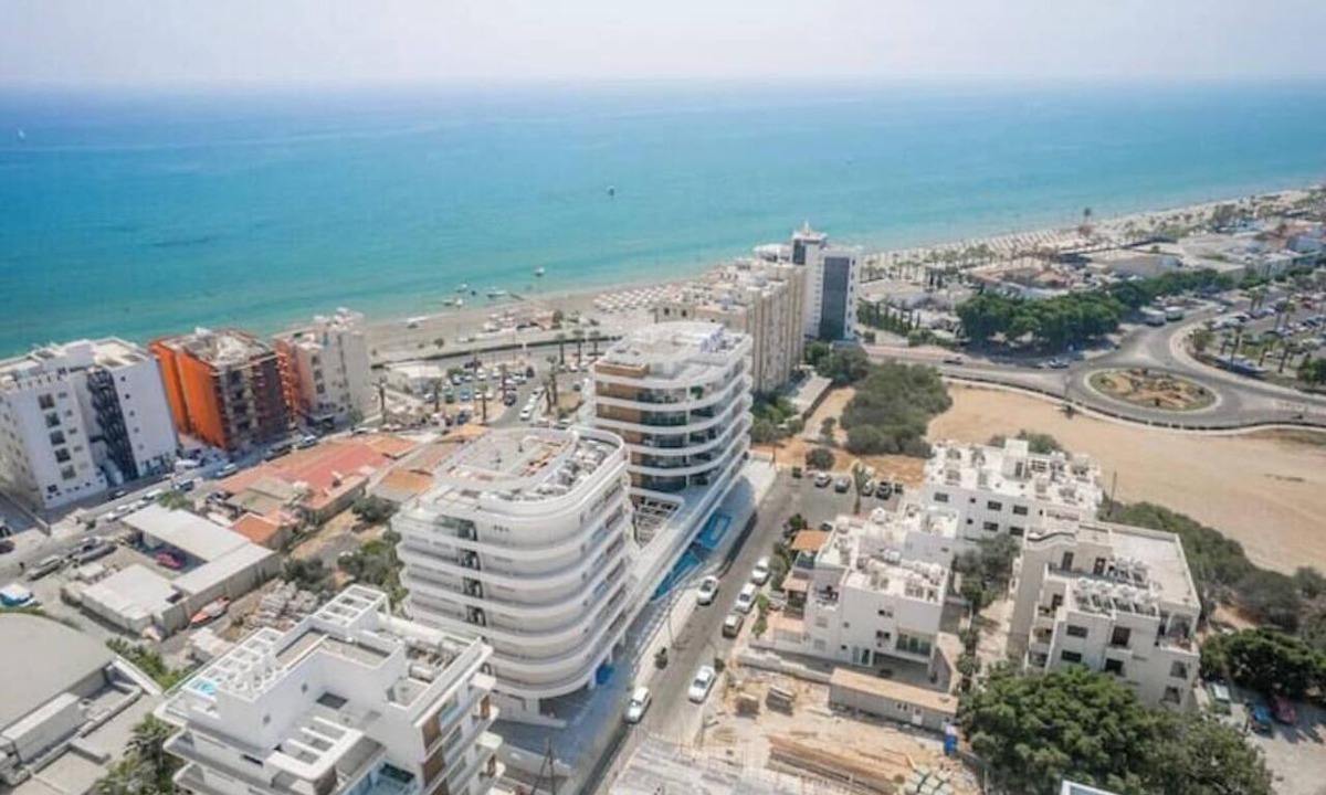 Larnaca Apartment | Seaview Pearl in Mackenzie with Pool & Jacuzzi