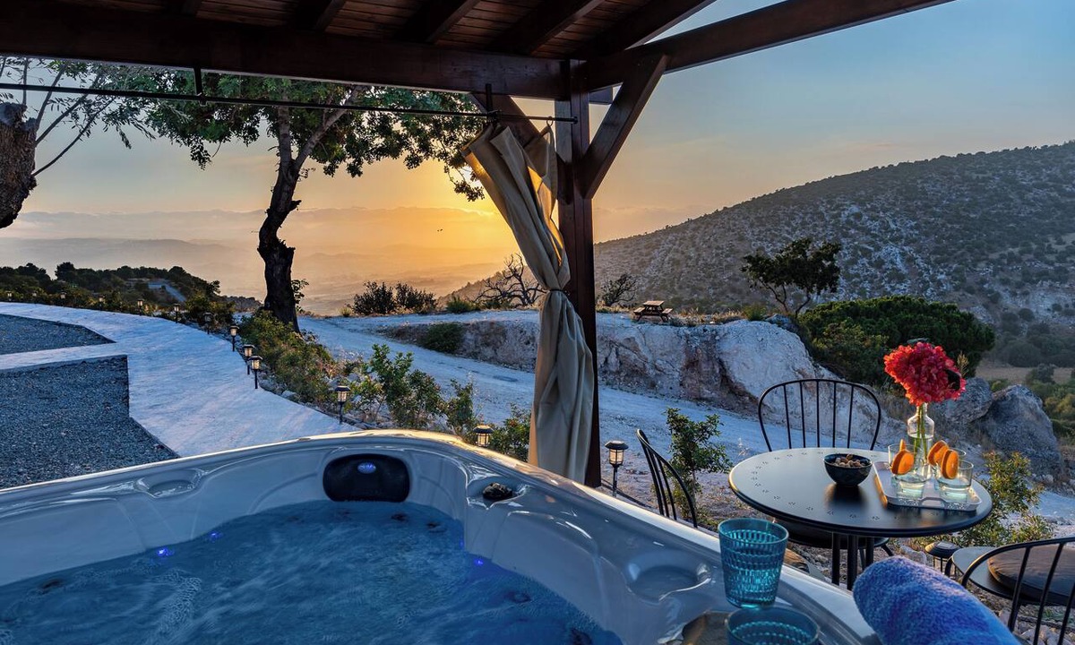 Peristerona Villa | Seaview Wooden Cabin with Jacuzzi