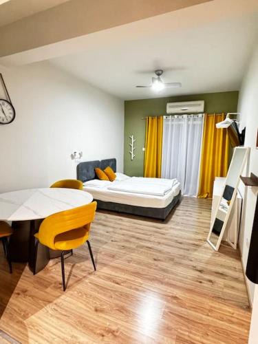 Historical Center Apartment | Smart Deluxe Studio N9 private Kitchenette Balcony Beach 250m Marina Port 900m