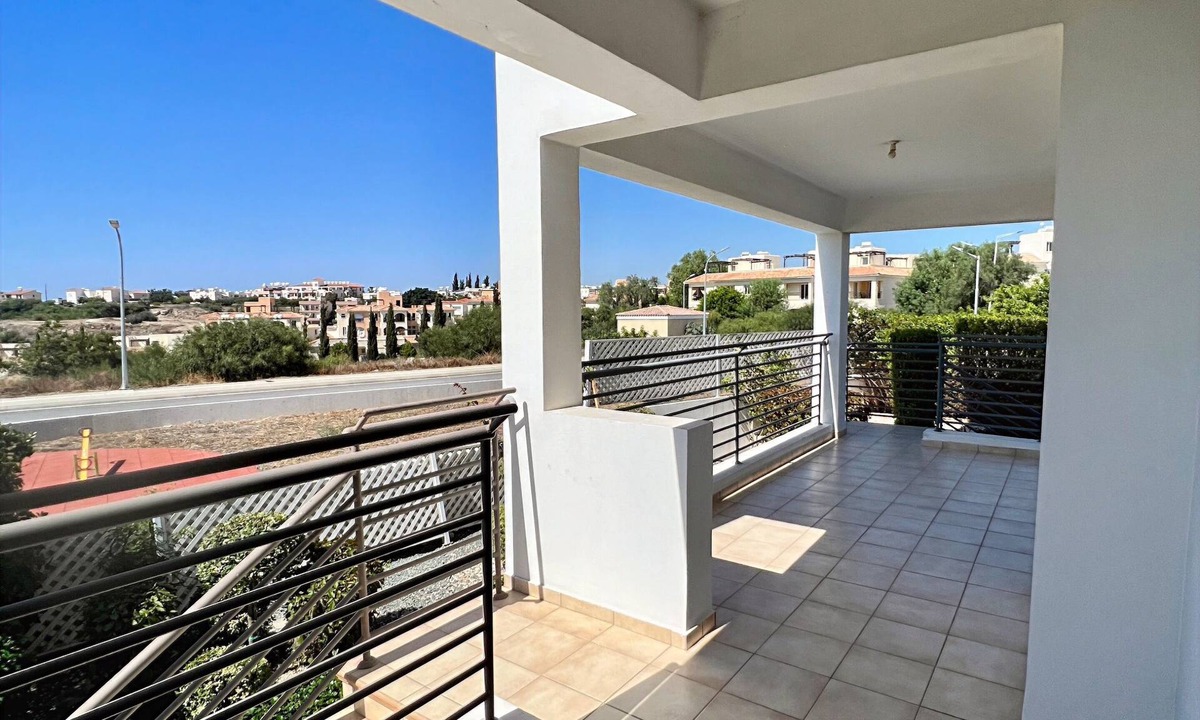 Chlorakas Apartment | Spacious 3-bedroom apartment with private garden in Chloraka.
