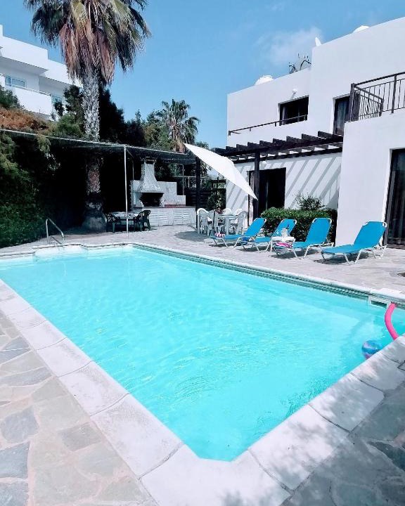 Kissonerga Villa | Spacious 3 bedroom villa private pool
