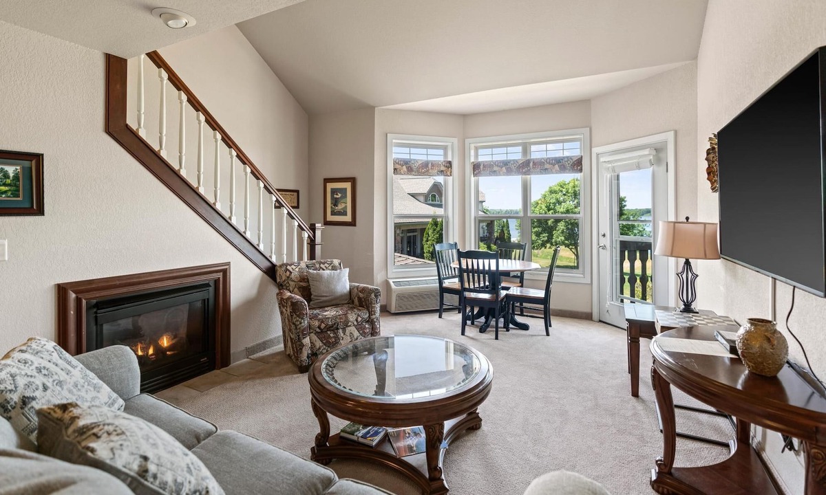 Birchwood Condo | Spacious Lakeside Condo at Tagalong Golf Resort with Indoor Pool and Hot Tub