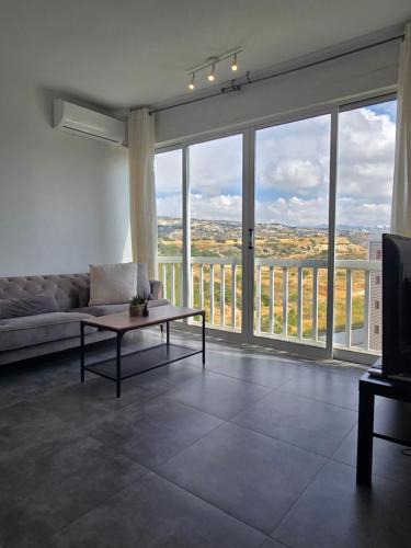 Agios Tychon Apartment | Studio by The Sea
