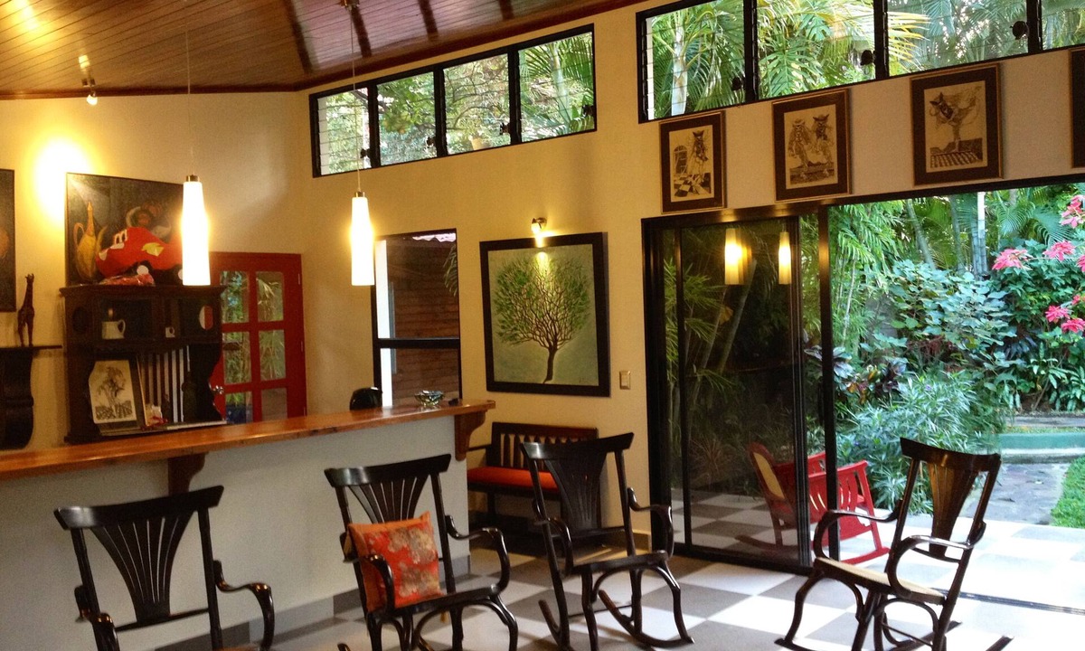 Managua Villa | The Artist's Garden, Charming 2BR Casita And Studio