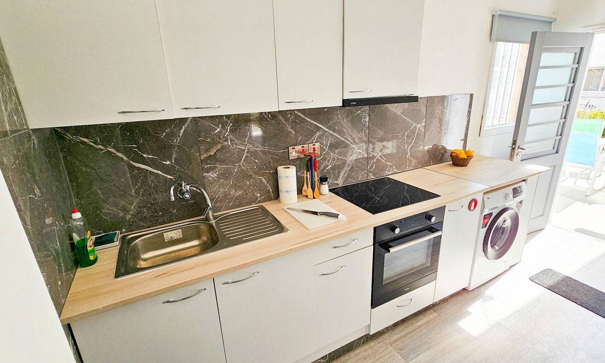 Larnaca Hostel | The Lemon Tree Hostel
