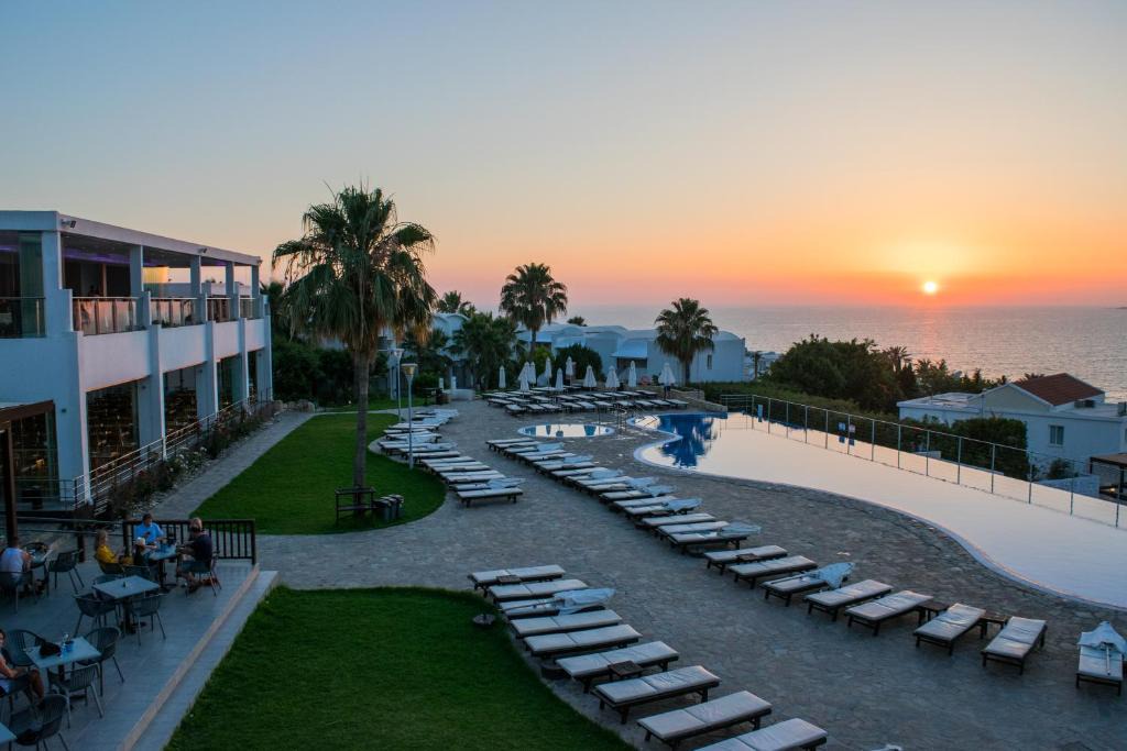 Kissonerga Hotel | Theo Sunset Bay Hotel