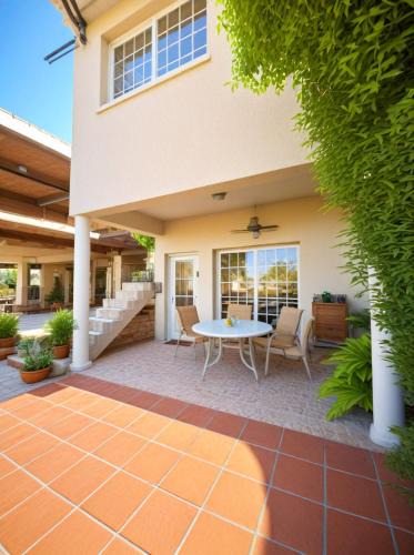 Anarvagos House | Three Bedroom with Fireplace and Piano