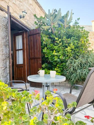 Skarinou Apartment | Traditional Cozy Retreat
