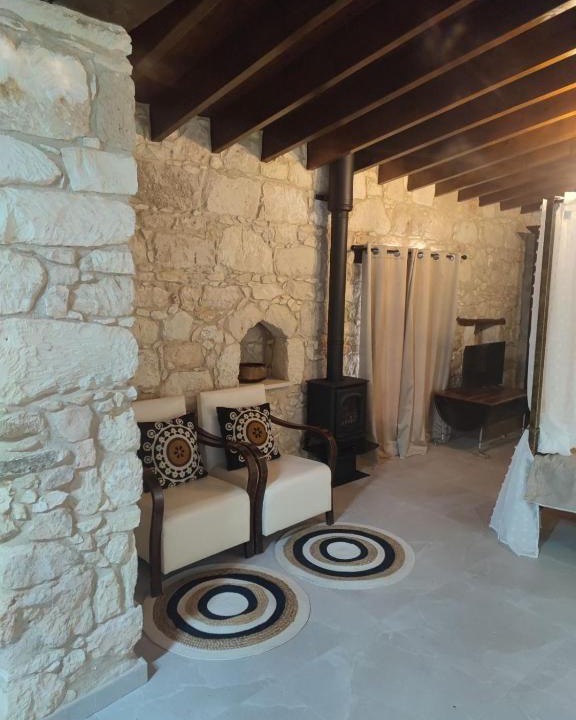 Peyia Town House | Traditional stone house with hydromassage bath.