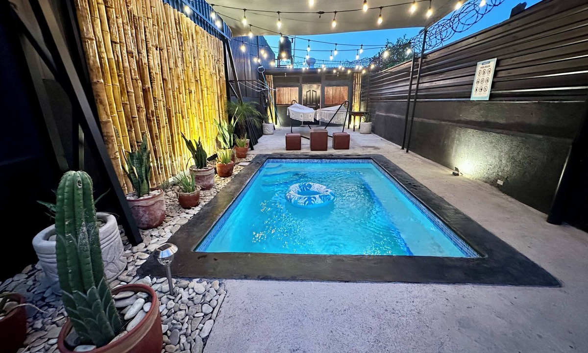 Leon House | Tropical House Leon | Private Pool, Hammock Patio & Lounge