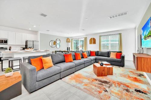 Kissimmee House | Upstay Modern Home w Pool, Games & BBQ - Sleeps 18