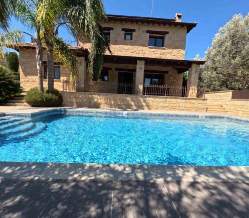 Miliou Villa | Valencia Grove Villa