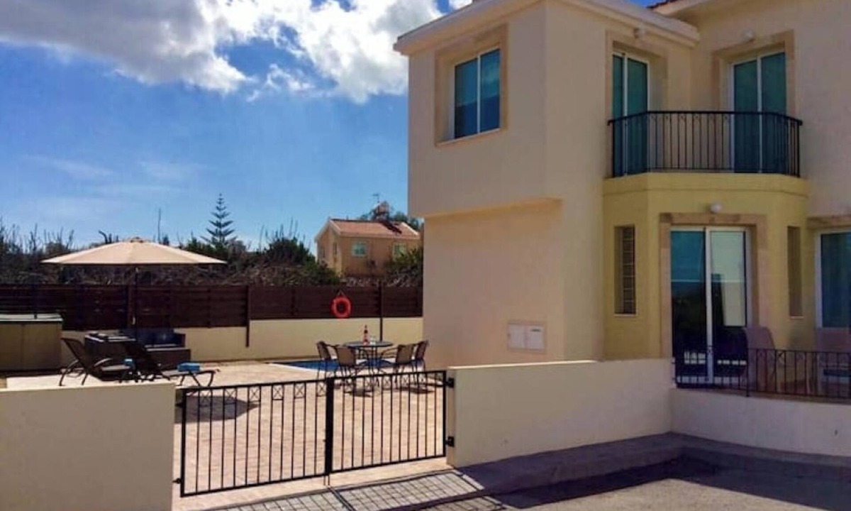 Protaras Villa | Villa Debora in Pernera. A lovely private villa with pool close to all amenities