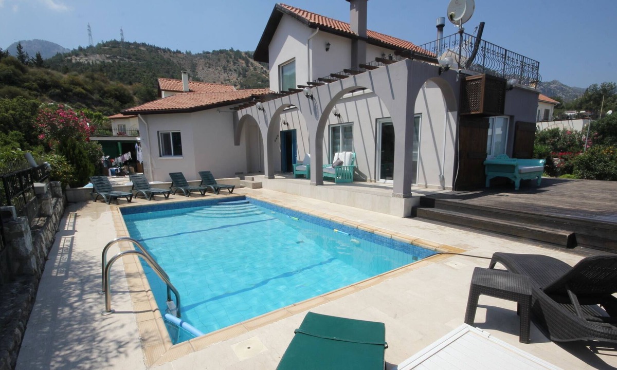 Kyrenia Villa | Villa Duba great outdoor dining area