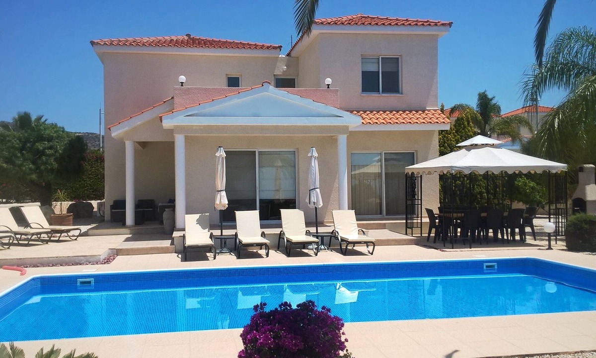 Peyia Town Villa | Villa Foster - 4 Bedroom Holiday Villa in Peyia with Open Views to the Sea