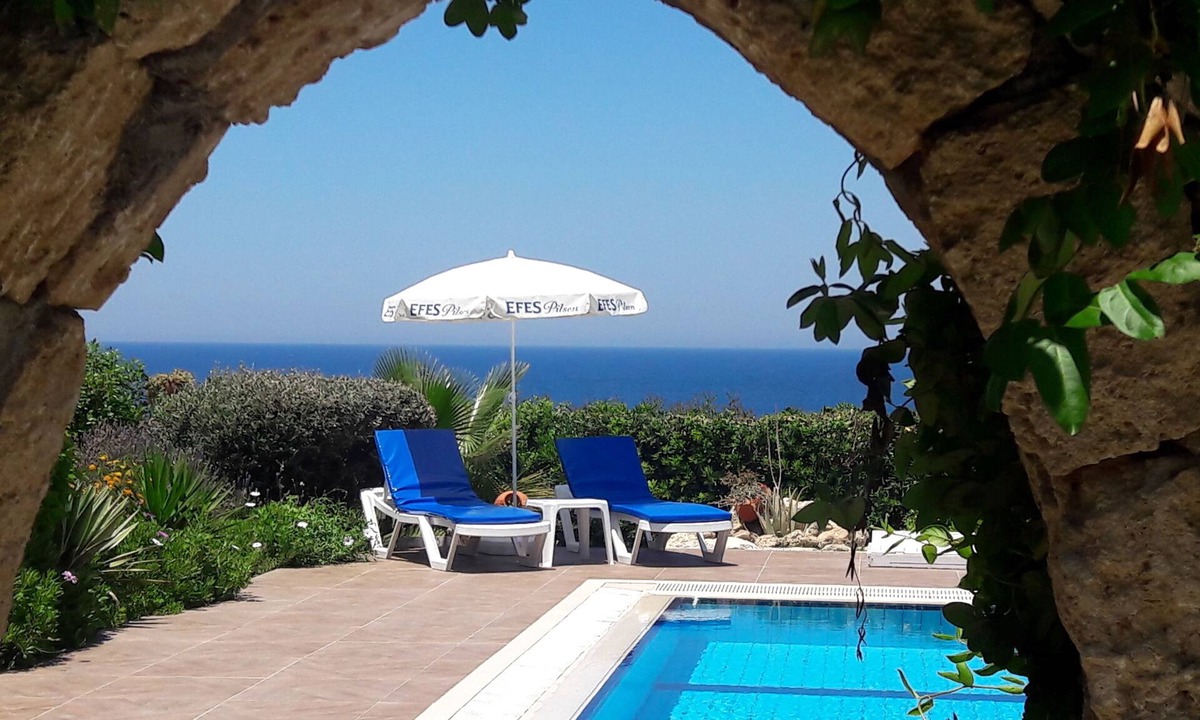 Karsiyaka Villa | Villa Georgina Location Location Location Location Right on the sea