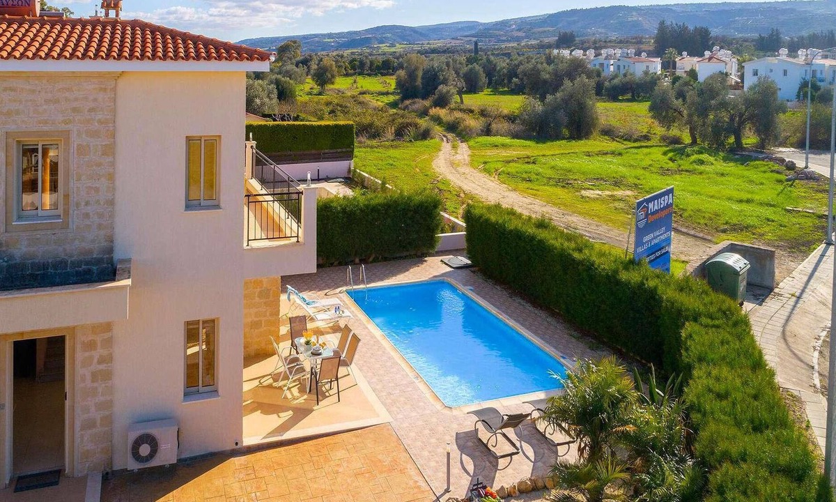 Prodromi House | Villa Green Valley 3 is a spacious and stylish villa set on a small complex within a short walk of t