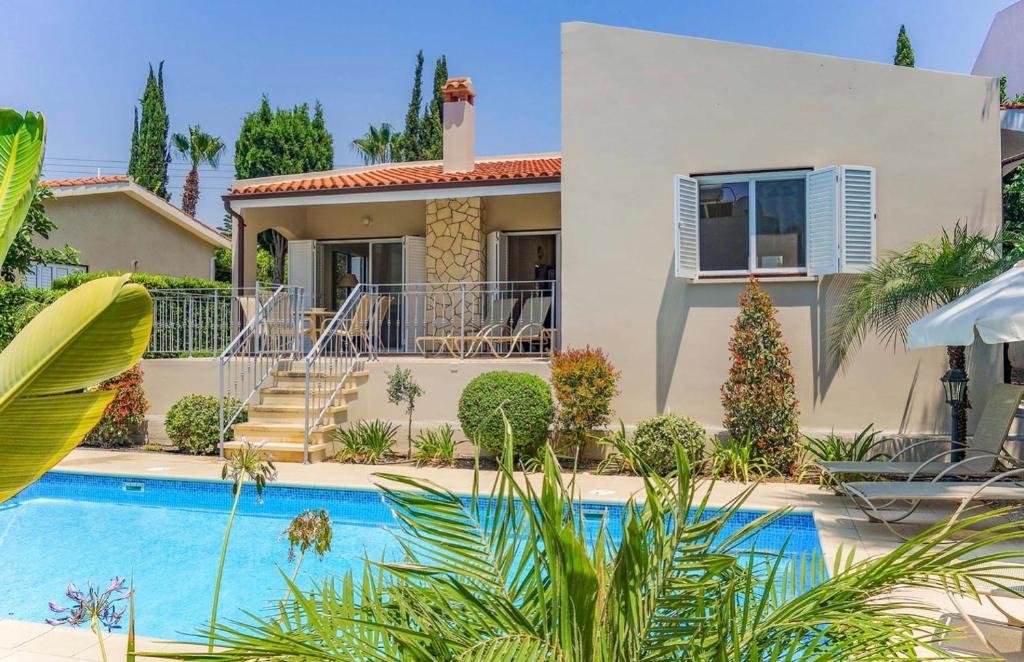 Peyia Town Villa | Villa Katerina: Coral Bay, Laourou Beach