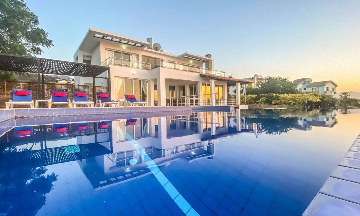 Esentepe House | Villa "Meerblick" mit Infinity-Pool by Interhome