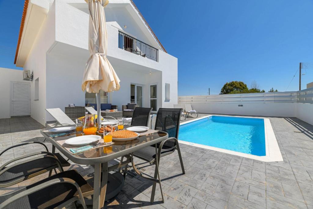 Xylofagou Villa | Villa Olivia