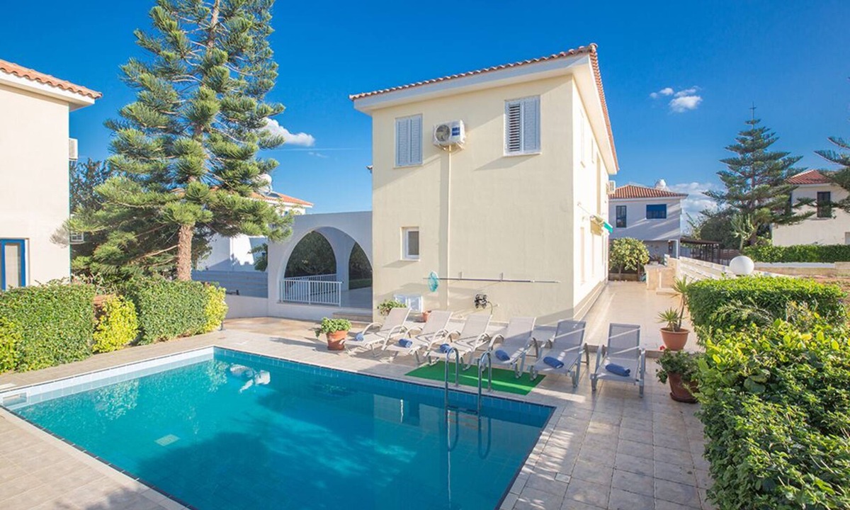 Pernera Villa | Villa Renee, Beautiful 5BDR Villa with Pool, Close to all Beaches and Amenities
