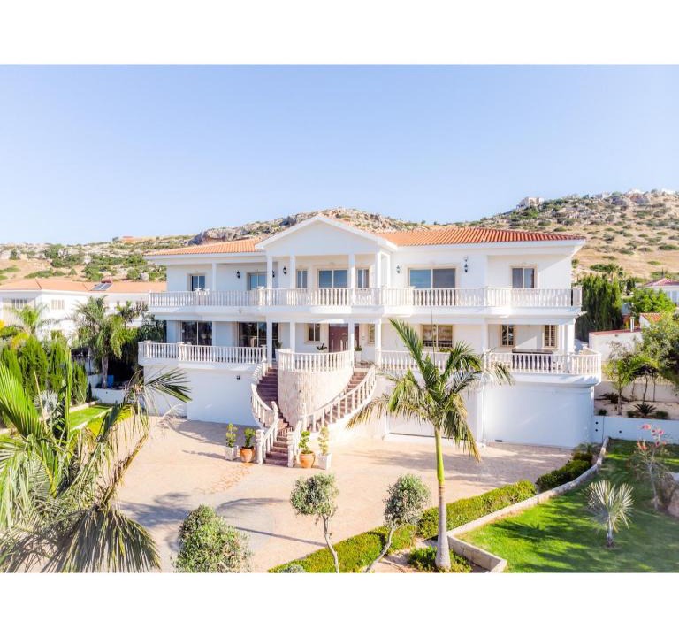 Peyia Town Villa | Villa Royale