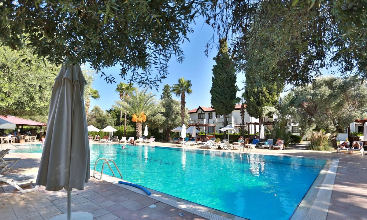 Zeytinlik Villa | Villa w Pool, Garden and Patio by Beach in Kyrenia