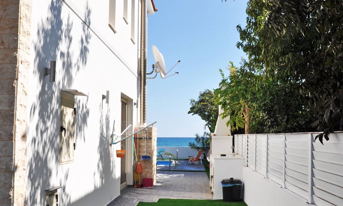 Mazotos Villa | Villa With Private Pool By The Sea
