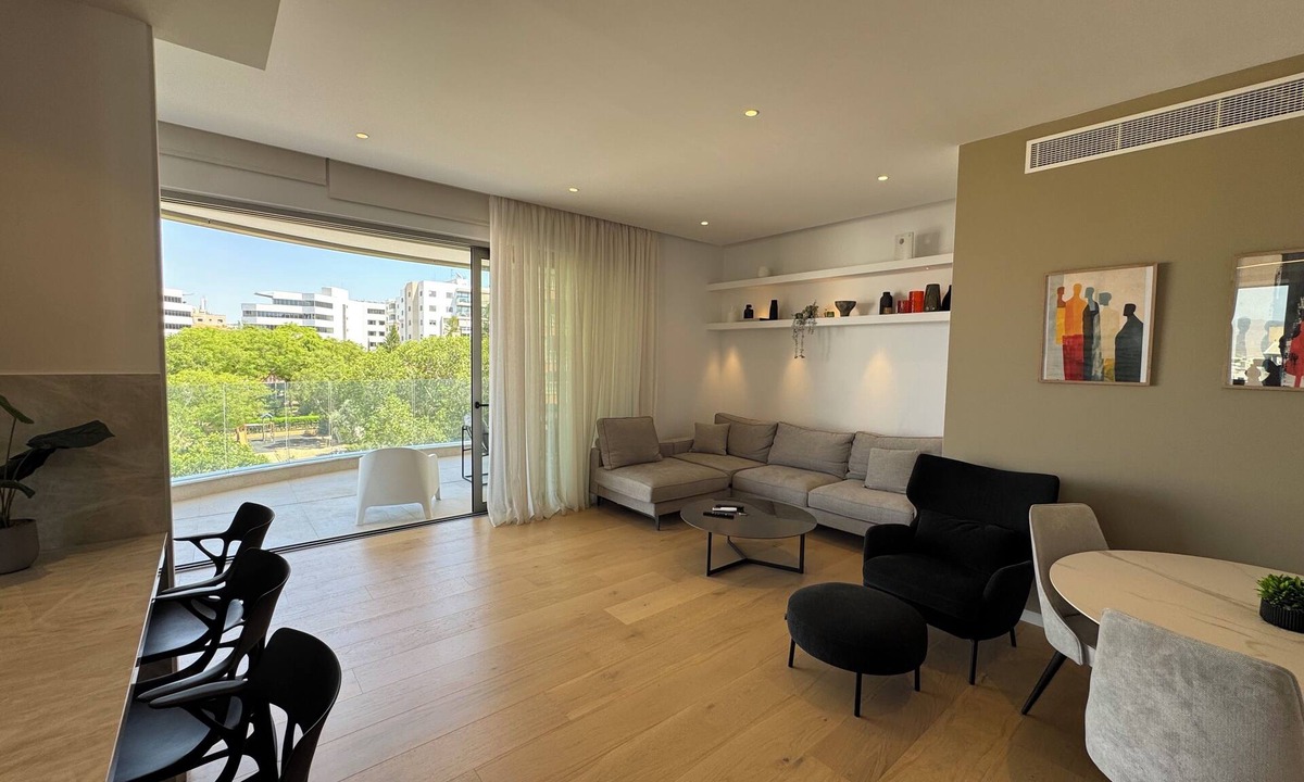 Acropolis Apartment | WealthyStays Parkside Residence