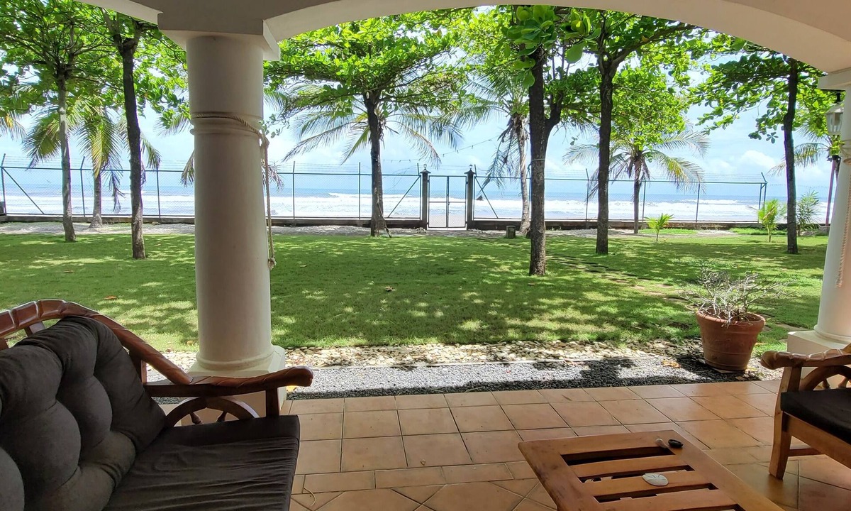 Pochomil House | Welcome to The Beach House