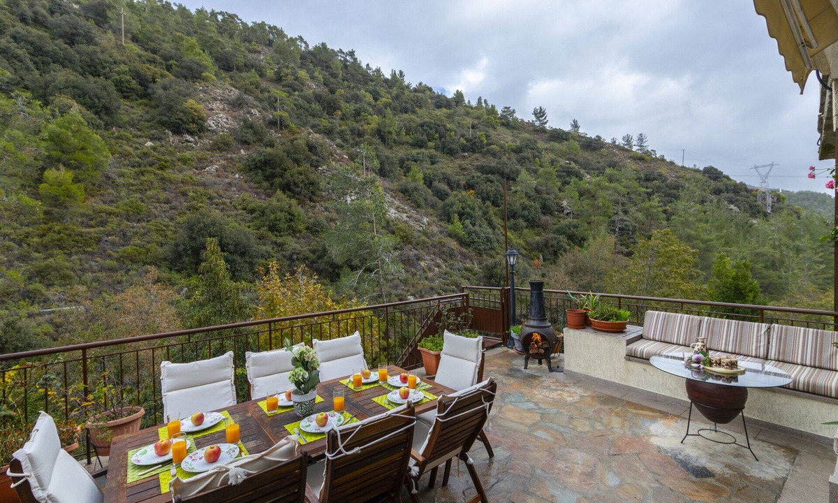 Kato Amiantos Villa | You and Your Family will love this Villa close to the beautiful town of Limassol