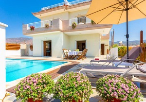 220 m² Villa ∙ 3 bedrooms ∙ 7 guests