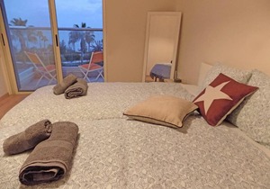 3b Seafront Retro apt - Olympic beach